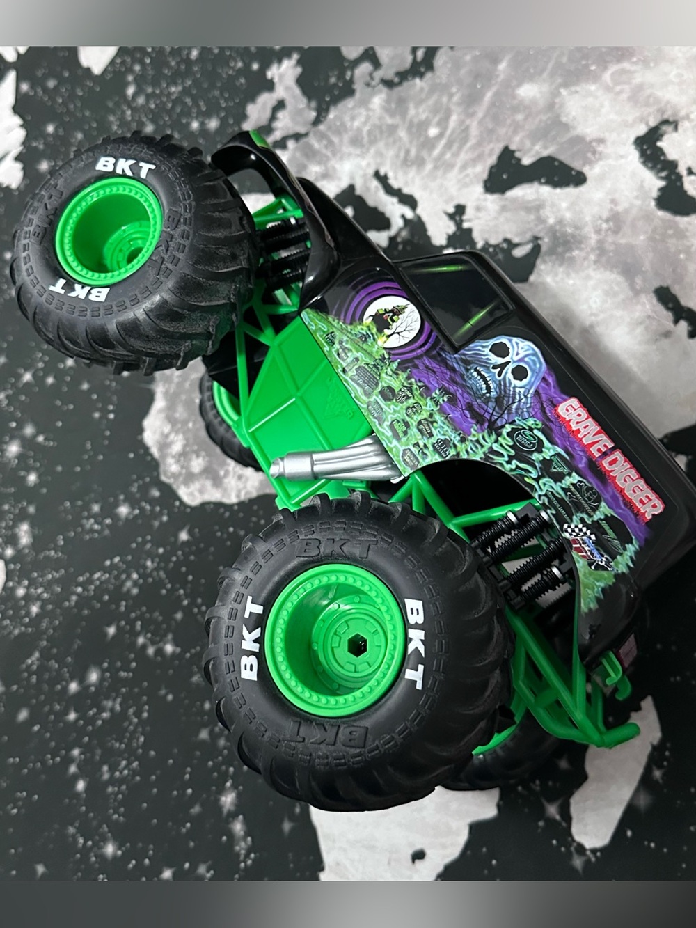 Monster Jam Grave Digger Spin Master RC Truck